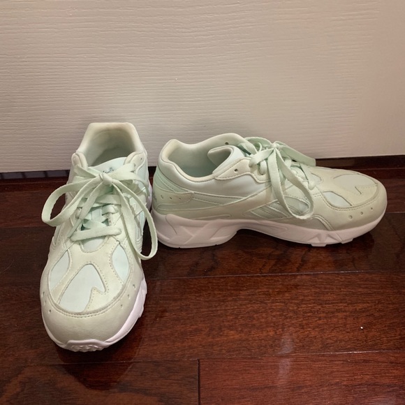 Reebok mint green women’s sneakers - Picture 2 of 5